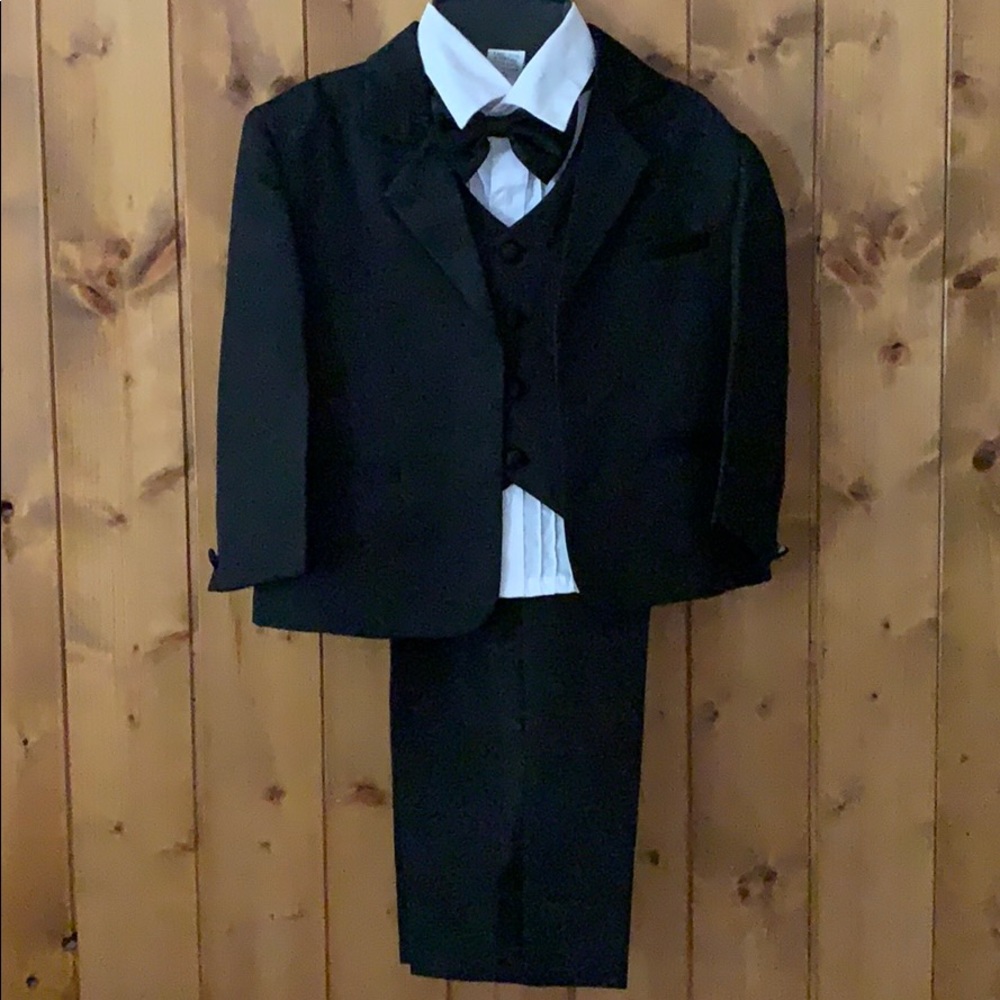 3T tuxedo